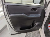 パワーウィンドウのスイッチですよ。運転席に居ながら窓を開け閉めのコントロールできます。