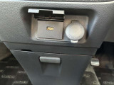運転席シート廻りは使用感も少なく、良好な状態となっています。前オーナー様が丁寧に使っていたことがよくわかりますね。