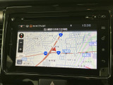地図を画面いっぱいに表示し、周辺の道路や地名を確認しやすいナビ画面です。目的地までの道順を調べる際にも活用でき、見やすさと使い勝手を備えた便利な装備です。