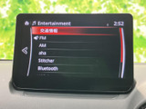 FM・AMラジオのほか、Bluetoothなどの選択肢が画面に並びます。表示を見ながら音源を選べるため、移動中も目的に合わせて使い分けしやすい装備です。