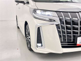 フォグランプ装着車です。暗い夜道の車両前方を明るく照らします