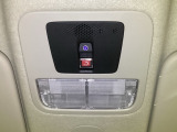 【SOSボタン】体調が悪くなったときや、事故に遭遇したとき、あおり運転にあっている時など、緊急時にボタンを押すと緊急サポートセンターにつながり、オペレーターが警察・救急への取次ぎを行います。