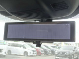 【スマートルームミラー】後席の大きな荷物や同乗者で後方が確認しづらい時でも安心!カメラが撮影した車両後方の映像をルームミラー内に表示。クリアな視界で状況の確認が可能です!