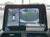 『アラウンドビューモニター』は、空から見下ろすような視点で、スムースな駐車と安全確認をサポートします。