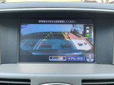 ナビ画面にバックビュ-モニタ-の映像を映し出しています。  狭い場所での車庫入れをサポ-トしてくれる便利アイテムです。