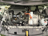 親切・丁寧な専門メカニックスタッフが応対!・車検・点検整備・事故等の修理などアフターサービスも安心。お車のカスタマイズもネクステージのサービススタッフまでご相談ください!