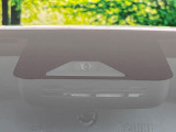 【トヨタセーフティセンス】走行中に前方の車両等を認識し、衝突しそうな時は警報とブレーキで衝突回避と被害軽減をアシスト。より安全にドライブをお楽しみいただけます。