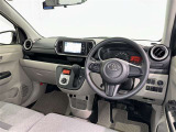 運転席まわりです。 各操作スイッチは使いやすい位置に配置されてます。