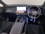 水平基調のインストメントパネル。すっきりしていて運転に集中できますね。
