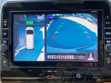 インテリジェント アラウンドビューモニター。上空から見下ろしている様な映像をモニターへ映し出し、スムーズな駐車をサポートします。さらに障害物検知センサー反応すると、警告表示、警告音により注意を促します