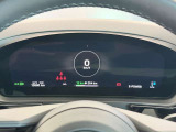 メーカーの厳格なトレーニングを受け、高度な専門知識と技術力を認められた「ポルシェ認定テクニシャン」が、ご納車前の最終整備から今後のアフターメンテナンスまで責任を持って担当いたします。