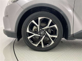 機敏さを引き立てる純正アルミ 225/50 R18 装着!