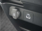 ◆USBチャージャー、12Vの電源ソケット◆使いやすい場所に装備されています。