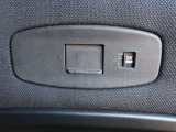後席まわりに5V電源用の端子が見えます。