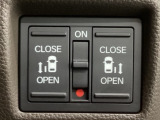 【両側パワースライドドア】両側がパワースライドドアになっており、運転席のスイッチやスマートキーでも開閉が可能です!開口部も広いので乗り降りも楽々♪