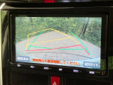 【バックカメラ】駐車時に後方がリアルタイム映像で確認できます。大型商業施設や立体駐車場での駐車時や、夜間のバック時に大活躍!運転スキルに関わらず、今や必須となった装備のひとつです!