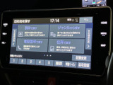目的地の検索方法が画面に整理され、施設名や住所、電話番号などから選べます。利用したい検索項目を見つけやすく、よく使う目的地の登録にも対応。行き先を設定する際の手順を進めやすいナビ画面です。