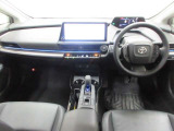 「中古車ハイブリッド保証」付き。ハイブリッド機構を無償で保証します。保証期間は、初度登録年月から10年目まで、またはロングラン保証が終わってから3年間。ただし累計走行距離が20万km以内です。