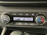 【オートエアコン】AUTOボタンを押してお好みの温度を設定!快適な室温でドライブをお楽しみいただけます♪