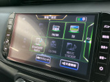 FM・AMやテレビ、Bluetooth Audioなど、選択できるメニューが画面上に並びます。使いたい音源を見つけやすく、日常の移動中に好みのオーディオを選ぶ際にも便利です。