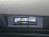 自社工場を3拠点完備しております。重整備やカスタムを始め、ご購入後のお車のメンテナンスも弊社にお任せください。