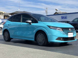 エマージェンシーブレーキ(衝突被害軽減ブレーキ)、フロントカメラが車両や歩行者を検知し警告音と共に衝突回避、軽減をアシストしてくれます。