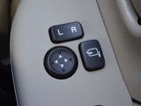【電動格納ドアミラー】狭い駐車場で便利な電動格納ドアミラーが付いています。