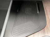 【ワイヤレス充電器】Qi規格対応スマートフォンをUSBコードに接続することなく手軽に充電を行えます。  【USB電源ソケット】USB電源ソケット タイプA+タイプC付き!! 更にHDMI端子も装備しております!!