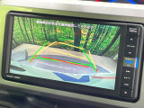 【バックカメラ】駐車時に後方がリアルタイム映像で確認できます。大型商業施設や立体駐車場での駐車時や、夜間のバック時に大活躍!運転スキルに関わらず、今や必須となった装備のひとつです!