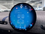 デジタルスピードメーター、航空機のコックピット操作箇所と同じ配色で目が疲れにくいように設計されてます。