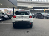 バツ印のテールデザインも特徴的です。