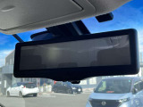 スマートルームミラーで荷物満載でも確認出来ます。