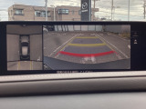 狭い場所での駐車やすれ違いなどでより的確な運転操作に役立つ360&deg;ビューモニターが装備されています。