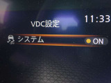 【横滑り防止】ハンドル操作や滑りやすい路面を走行中、横滑りを感知すると自動的に車両の進行を保つよう制御!