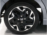 ◆純正のアルミホイールです!純正のいいところは車のデザインに合わせてアルミもデザインされていますので、相性がよく見た目も格好いいです。走行安定性も優れていますよ!◆