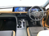 運転席は見やすく整理され、ナビも美しく装着され操作性にも優れています!