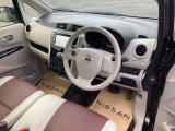 運転席まわりは機能的で操作しやすいです。