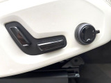 【メモリー機能付きパワーシート】ドライバーごとに設定したシート位置を記憶して、ボタン一つで切り替えできる便利な機能!運転する方が複数名いらっしゃるご家庭におすすめです。