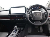 視線を前方に誘導する、トップマウントメーターを起点とし、安全確認がしやすく、運転に集中できる構成に。最大限走りの良さを楽しむことができます。