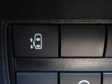 【片側電動スライドドアスイッチ】スマートキーや運転席のスイッチでスライドドアの開閉が可能♪電動なので力を入れてドアを開ける必要が無く小さいお子様でも、重い荷物を持っている時でもラクに開け閉めできます