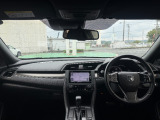 操作性に優れた運転席となります!小物入れや各ボタンの配置にこだわり、使いやすいです!座り心地もよく視認性も良好なのでロングドライブもお任せ下さい!