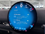 デジタルスピードメーター、航空機のコックピット操作箇所と同じ配色で目が疲れにくいように設計されてます。