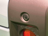 コーナーセンサーを車の前後に装備! 障害物の距離に応じて警告音を変えてお知らせします