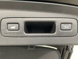 運転席とリアゲート本体に開閉スイッチを装備し、とても便利な電動リアゲート!