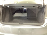 自社整備工場で点検整備をおこなってからお渡ししています。車検が残っている場合は『12ヶ月点検整備』を、車検整備付きの場合は『車検整備』をおこないます。整備費用は車両本体価格に含まれています。