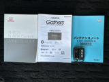 スマートキーは鍵をバッグに入れたままでもドアロックの開閉やエンジンのON・OFFができます。夜間や雨の日も鍵を探さなくて良いので便利です。