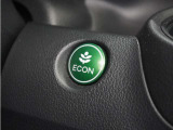 ◆ECONスイッチ(ECONモード)◆エンジンやエアコンといった、クルマ全体の動きを燃費優先で自動制御するECONモード。空調など快適性を優先したいときは、スイッチを押してOFFにできます。