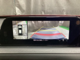 360度モニターは、4つのカメラによる前後左右・俯瞰映像でドライバーからは見えない領域の危険認知をサポート!全周囲の死角を減らし、狭い駐車場や幅寄せ、T字路の進入などの運転の安心感を高めます!