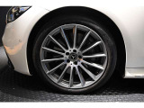 メルセデスの認定中古車「サーティファイドカー」では、万一お車が故障した場合も、ご購入後1年間もしくは2年間※は走行距離にかかわらずメルセデス・ベンツ正規サービスネットワークで無料修理いたします