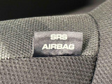 車両側方からの衝撃を緩和するSRSサイドエアバッグ(運転席/助手席)に加えて,SRSカーテンシールドエアバックも標準装備